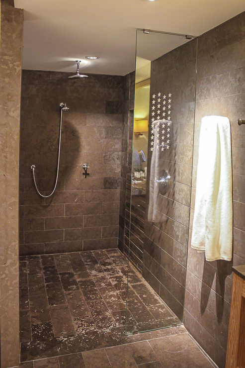 Shower suite