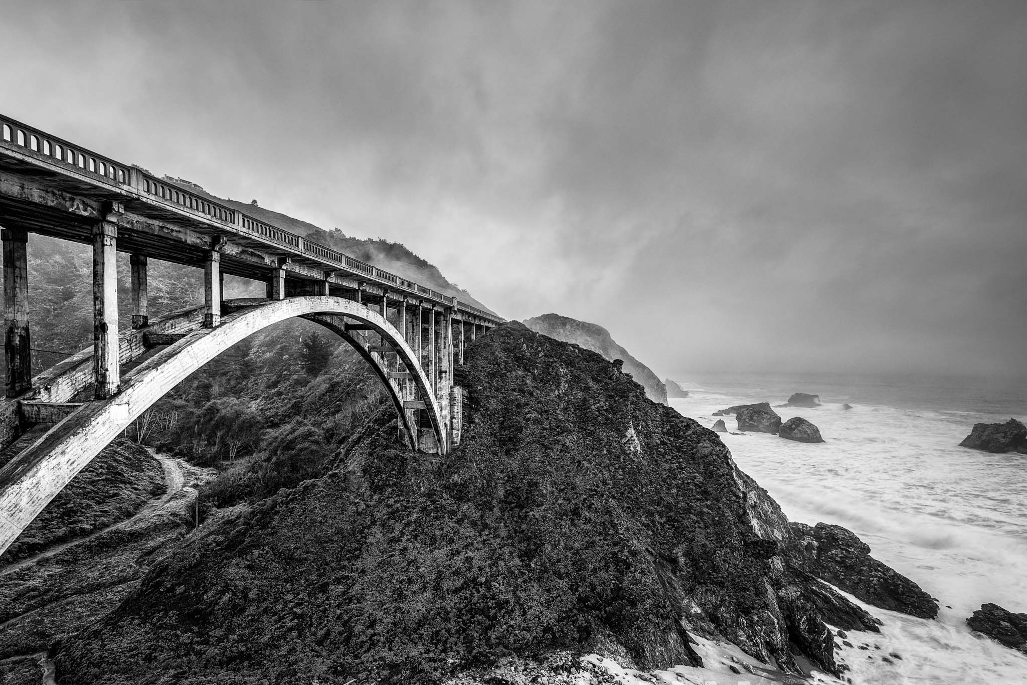 Big Sur California in Black and White | Andy's Travel Blog2048 x 1366