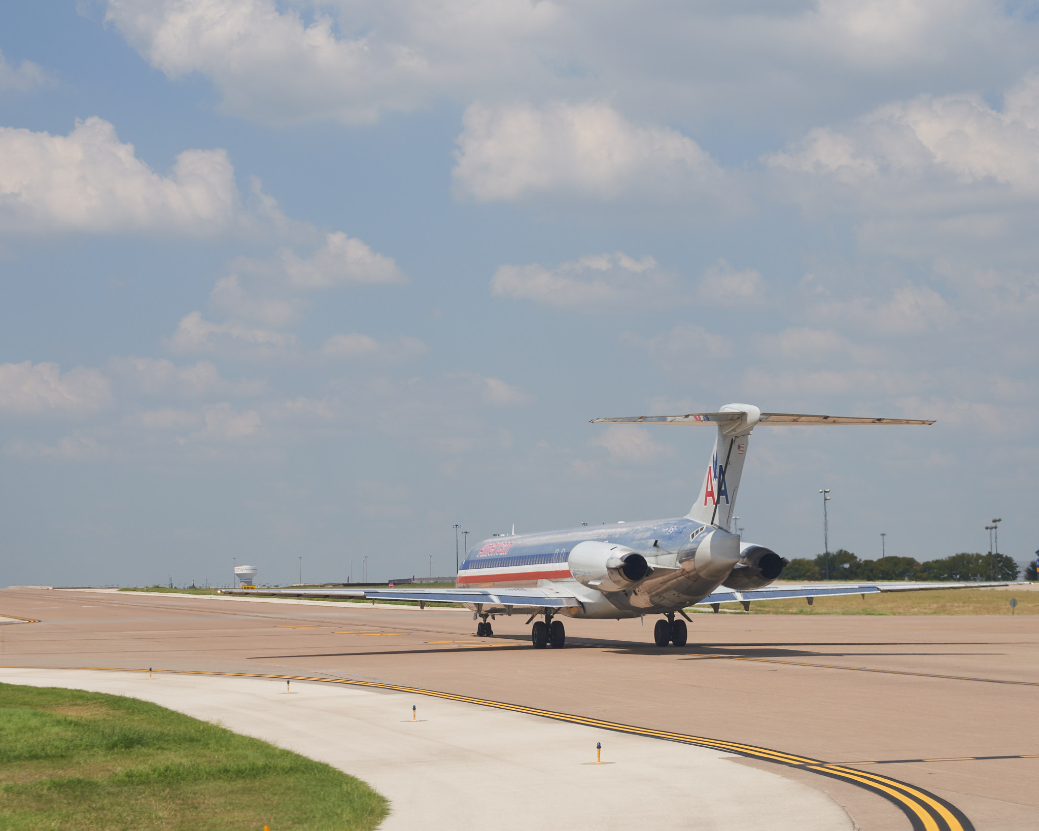 american airlines MD-80