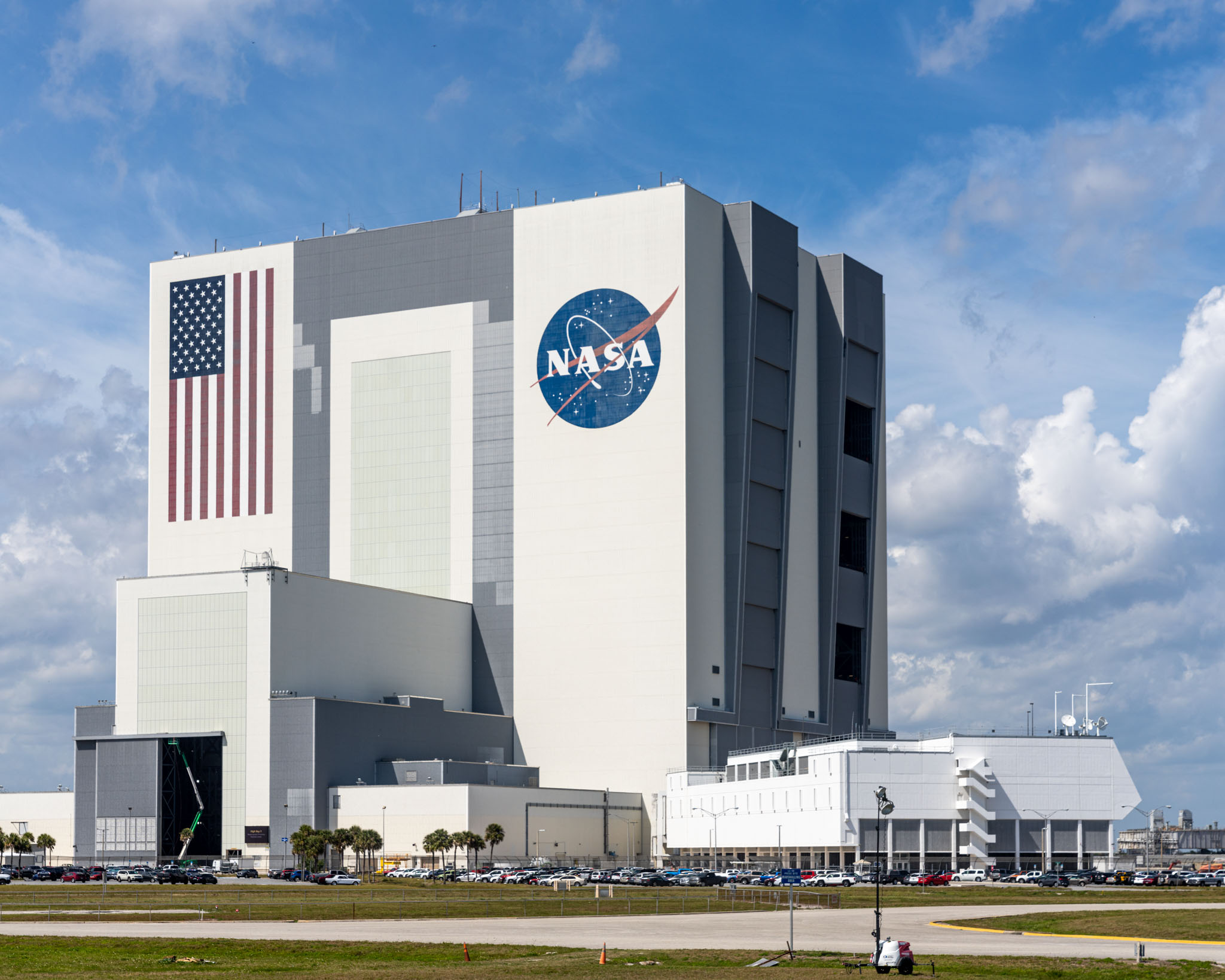 Vehicle Assembly Building with a flag on the side